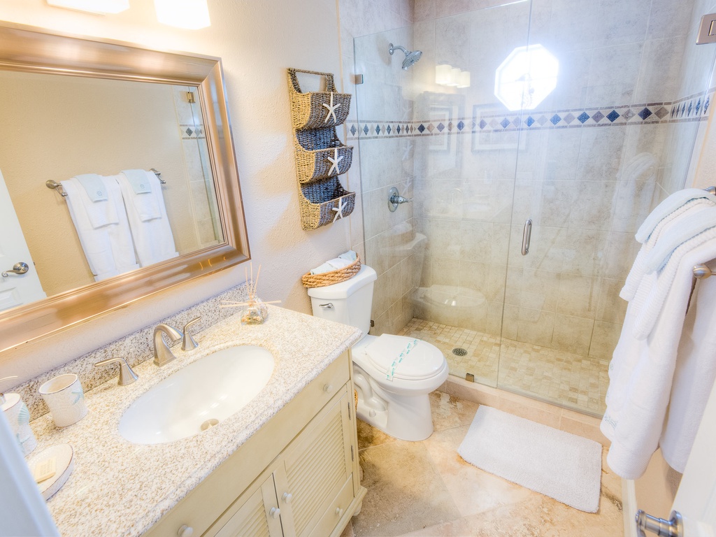 Bathroom with Walk-in-Shower