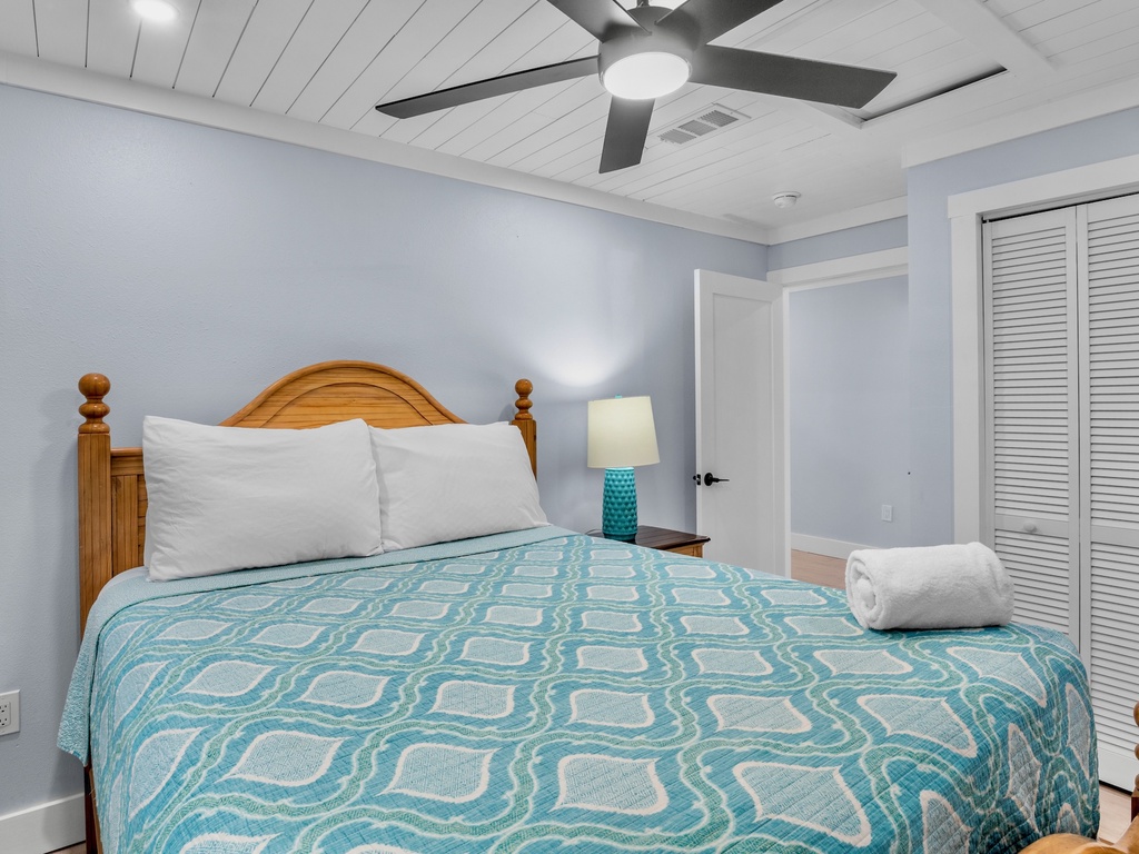 Third Bedroom, Queen bed