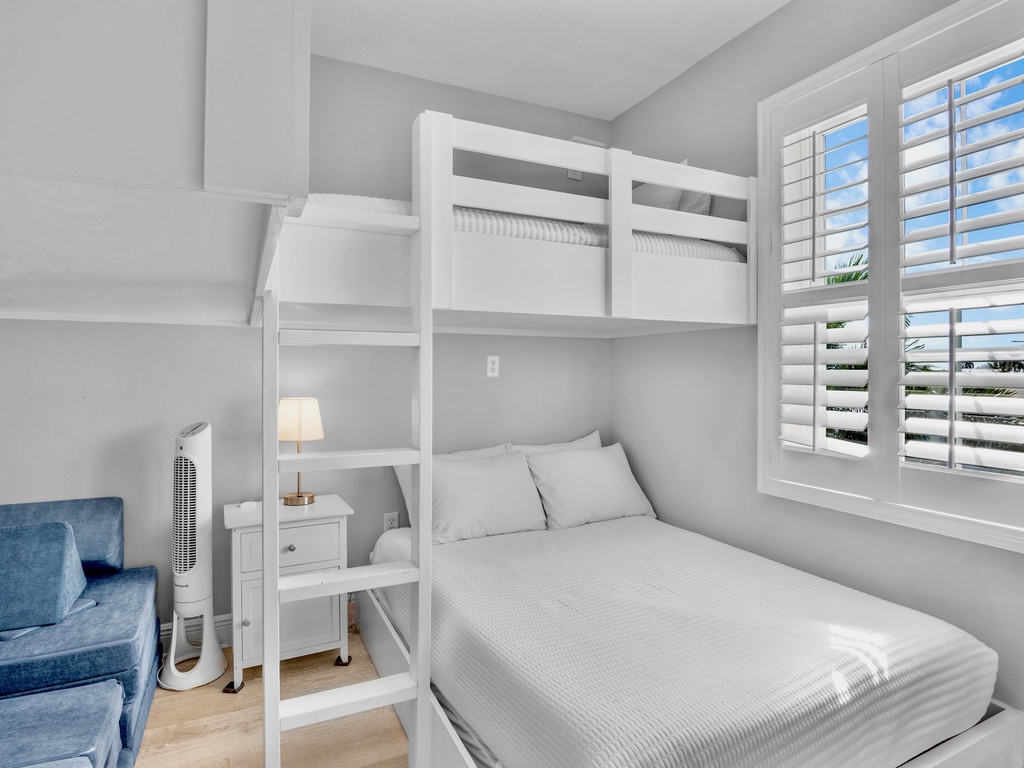Fourth Bedroom, Two Twins-over-One full bunk bed