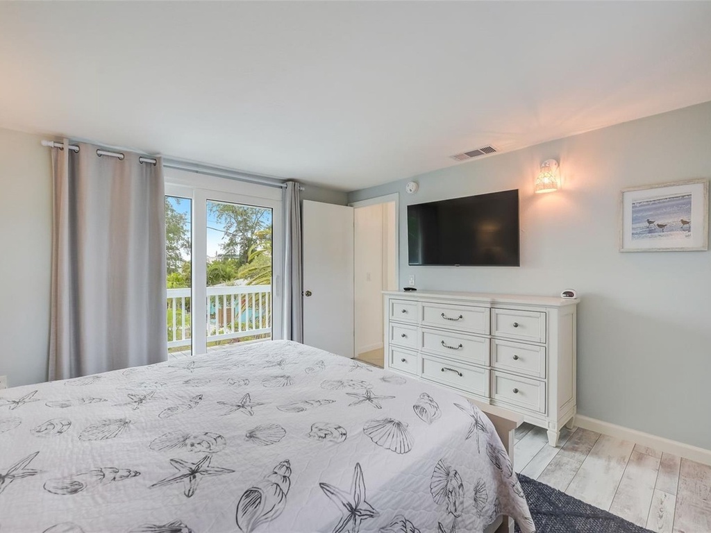 Primary Bedroom, Queen