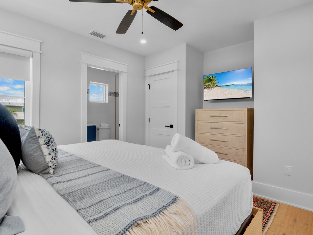 Third Bedroom, King bed