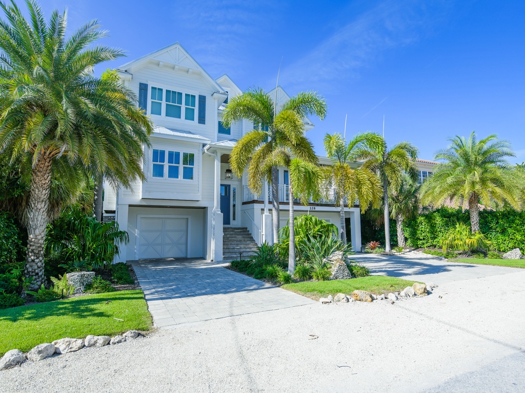 Serenity Beach - AMI Locals