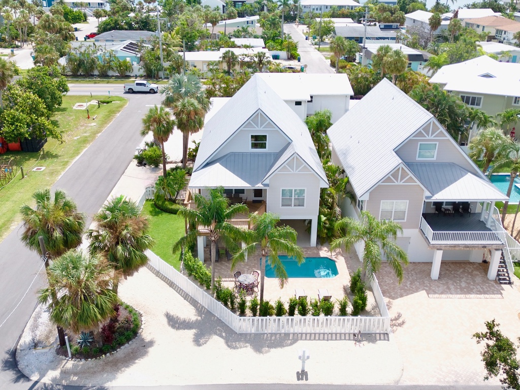 Seabreeze Cottage by Anna Maria Vacations