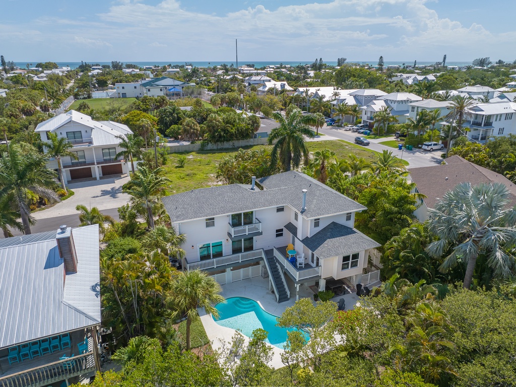 Exterior of Tarpon Pointe