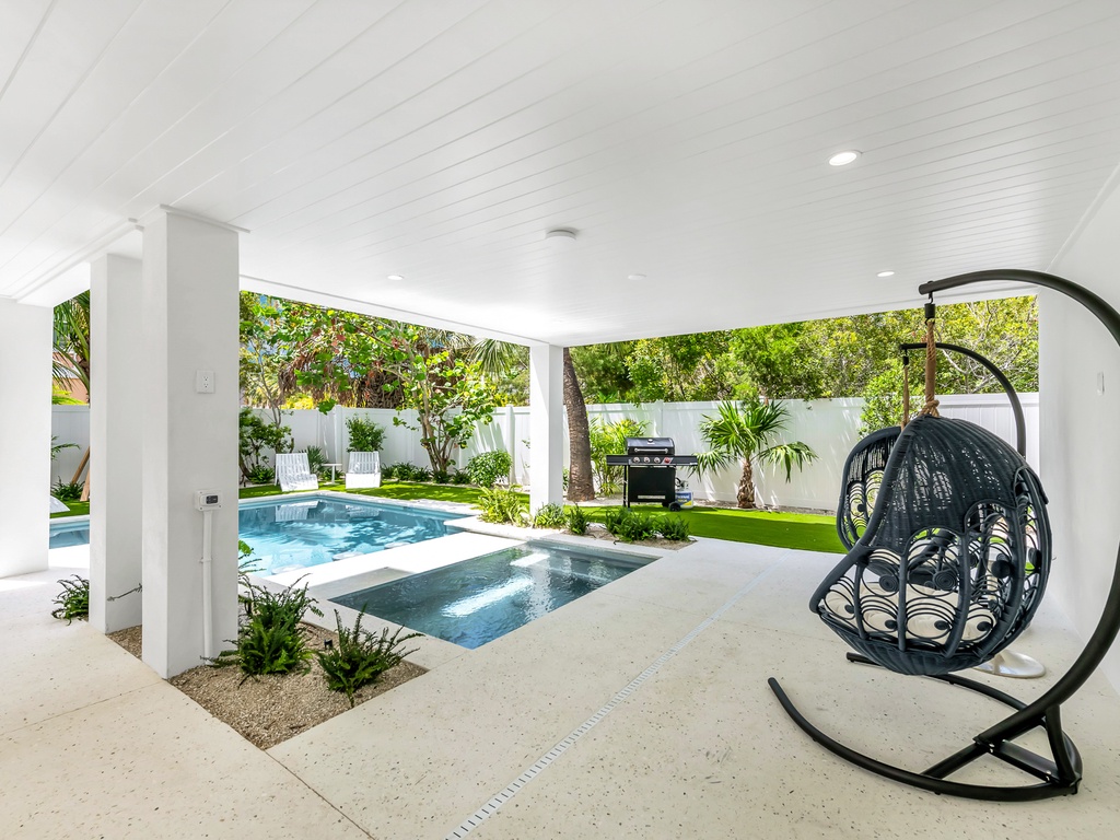 Outdoor Covered Lounge and Grill