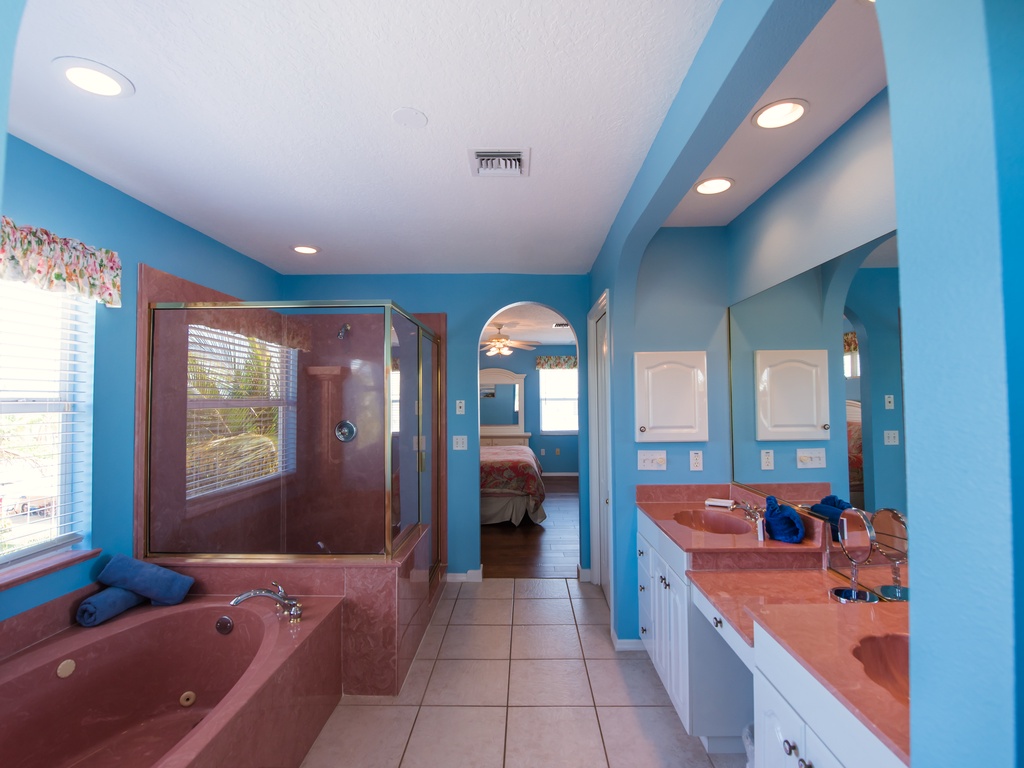 Primary En-Suite Bathroom