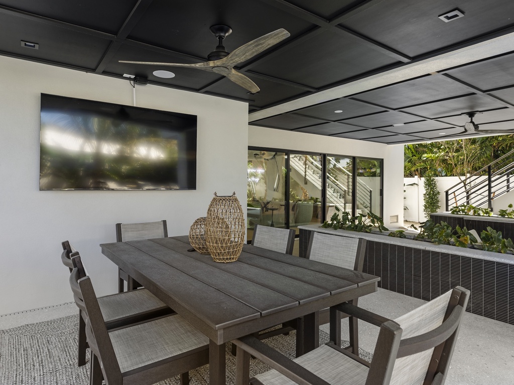 Covered Patio with Outdoor Dining