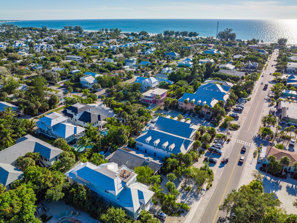 Buttonwood Cottage by AMI Locals