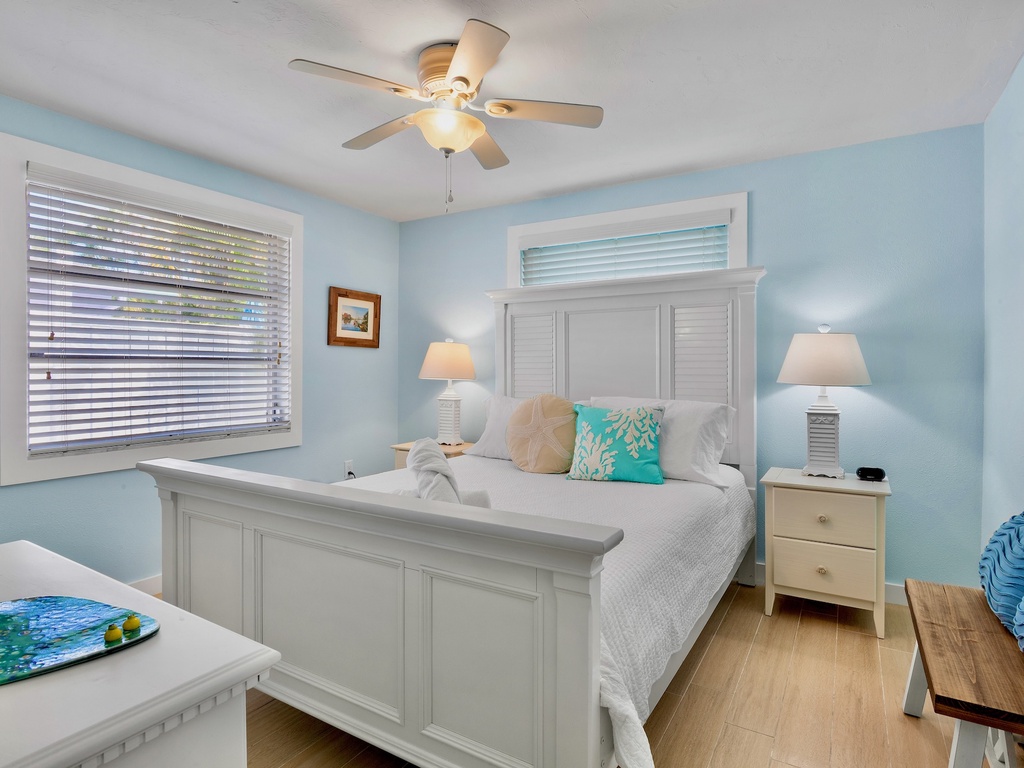 Second Bedroom - Queen