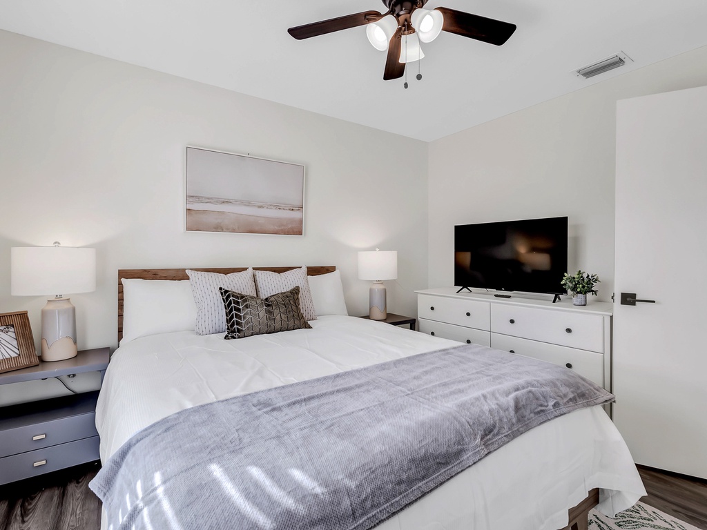 Second Bedroom - Queen