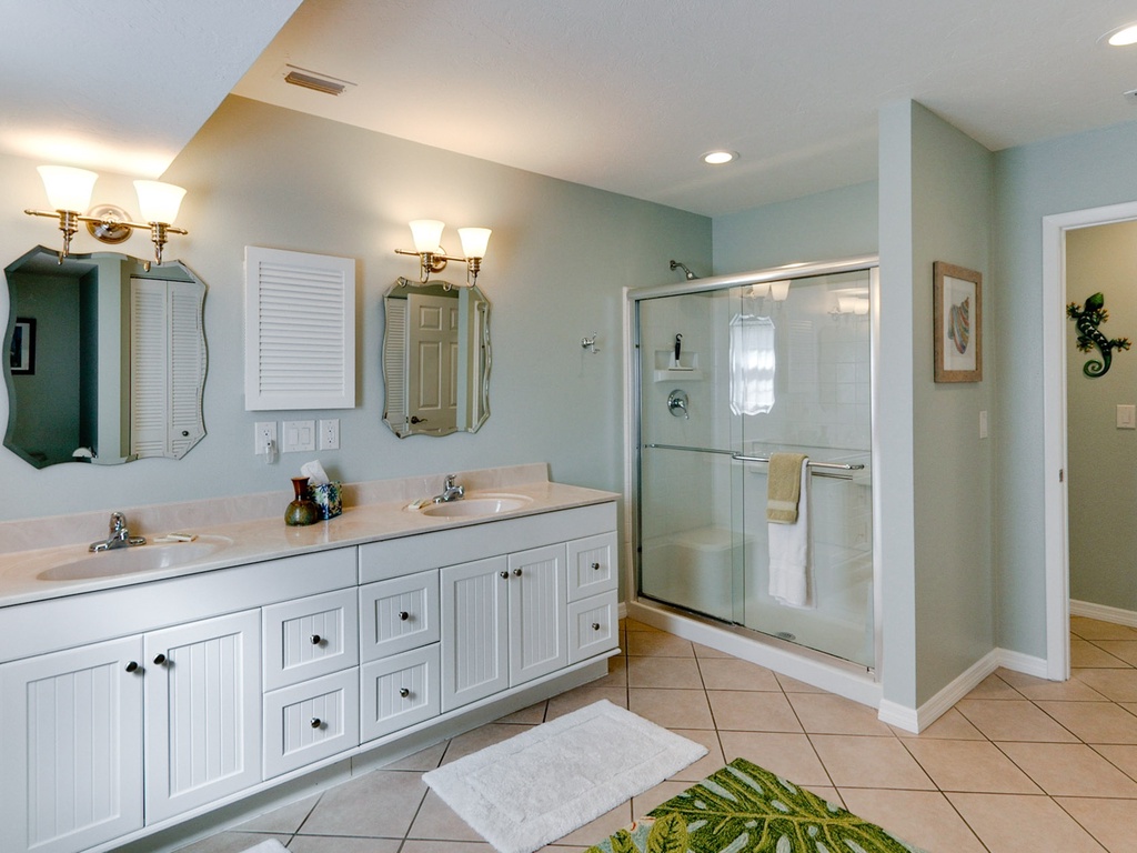 Primary En-suite Bathroom