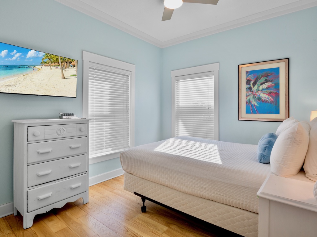 Second Bedroom, Queen bed