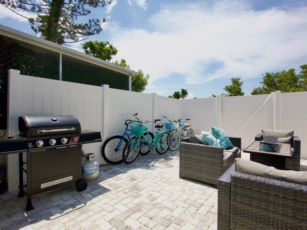 Outdoor Grill, Lounge Area