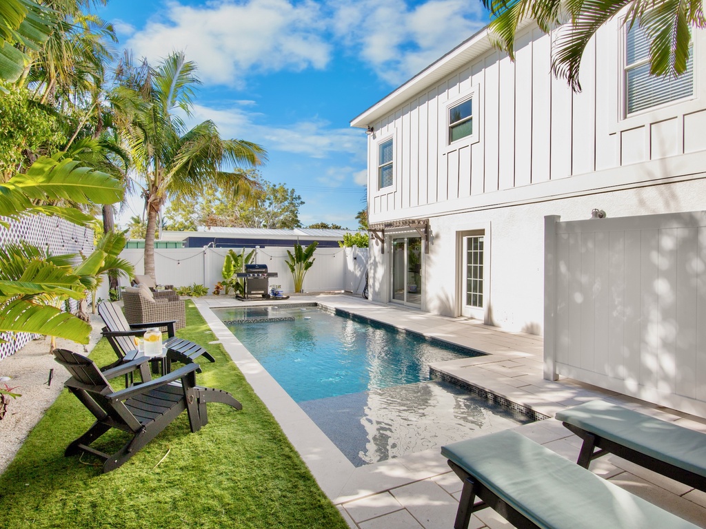 Private pool with in-ground spa and loungers