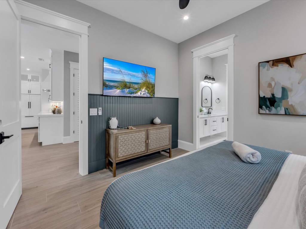 Second Bedroom - King