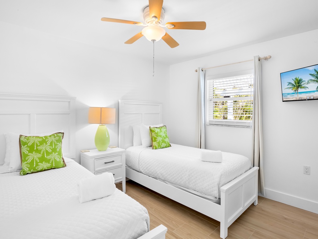 Third Bedroom, Two Twins