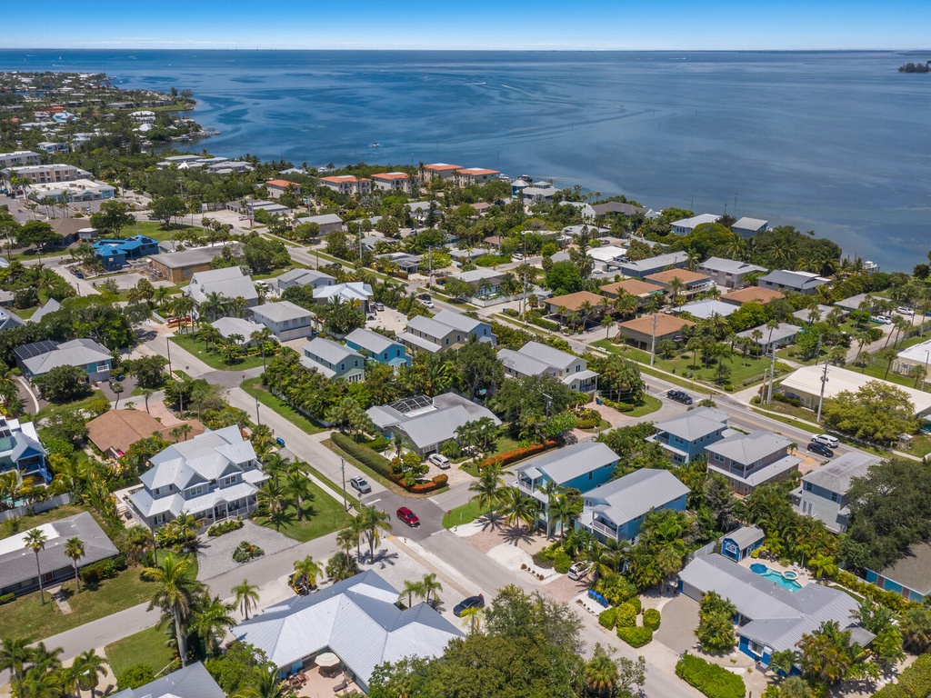 Close To Both Gulf and Bay