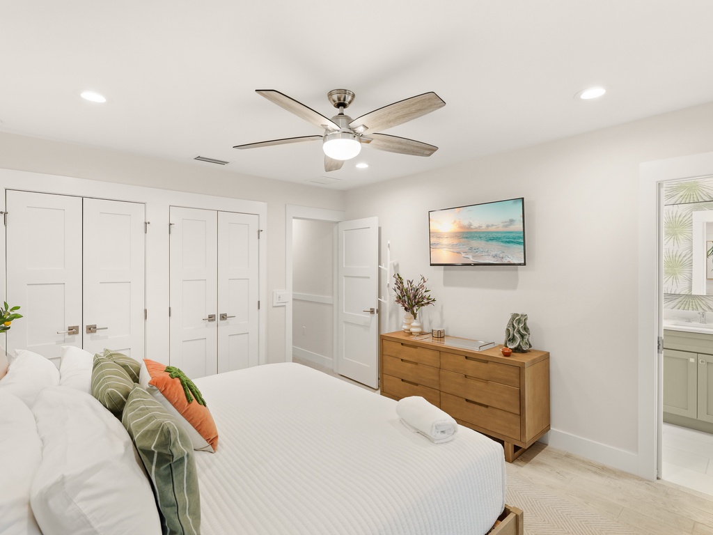 Second Bedroom, King