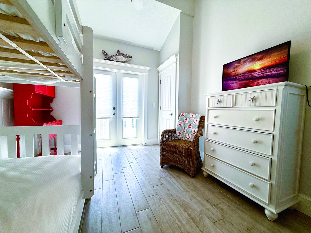 Bunk Room with TV for the Kids