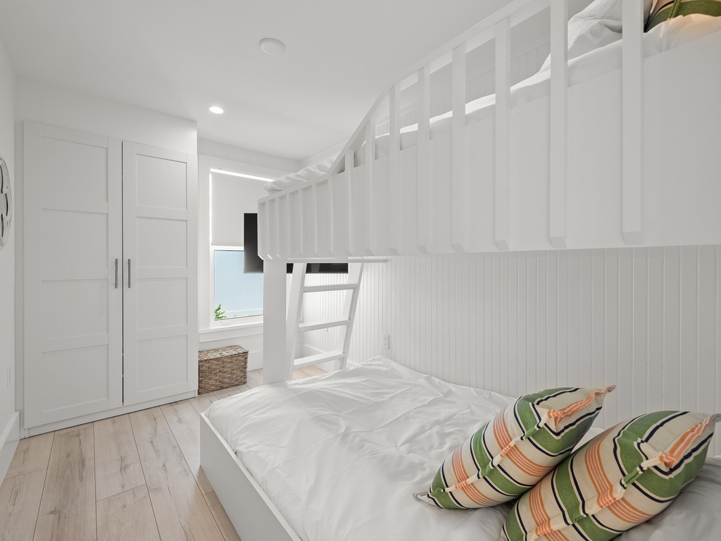 Third Bedroom - Twin/Full Bunk