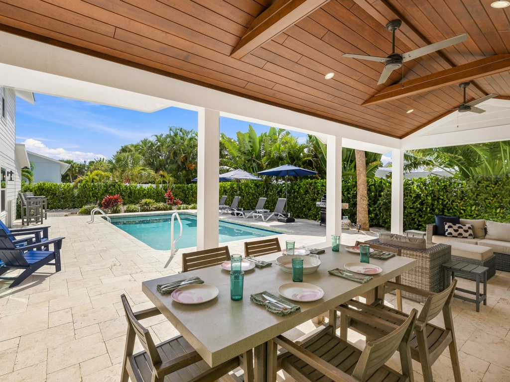 Poolside Dining