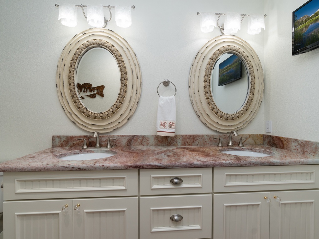 Primary En-suite Bathroom