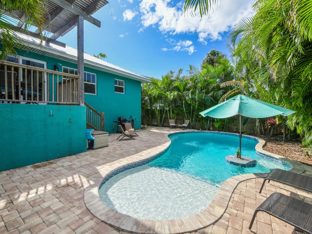 Private Pool and Swim Up Bar