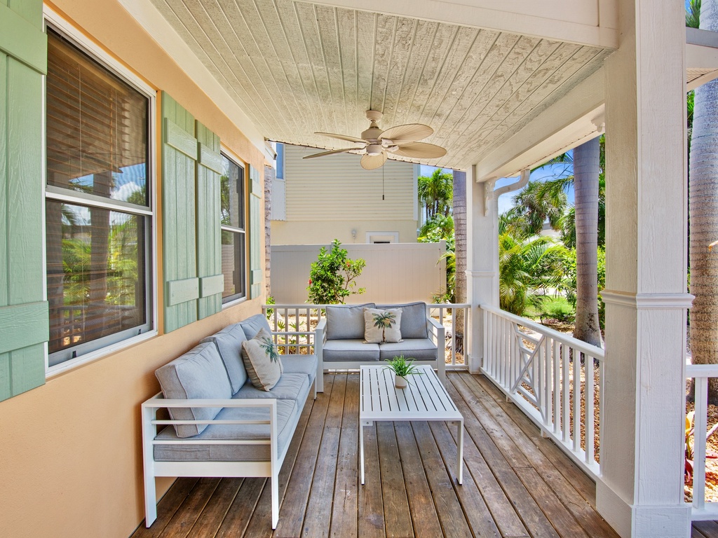 Front Porch, Lounge Area