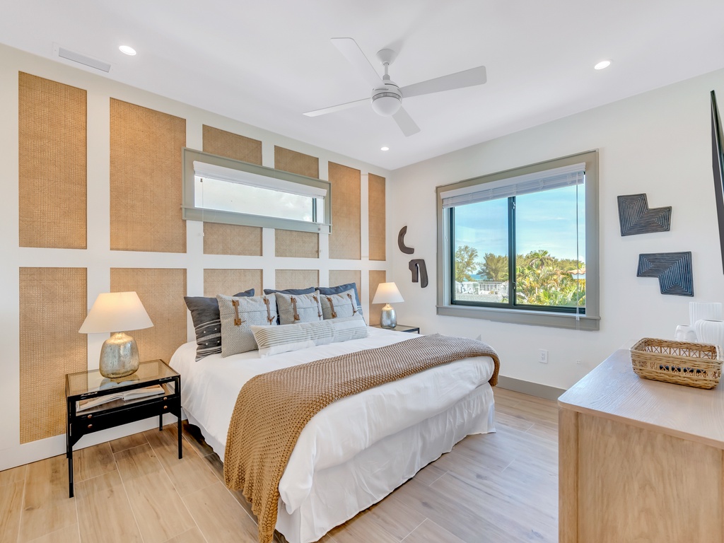 Second Bedroom - King Bed