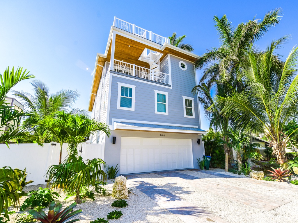 Aqua Paradise by AMI Locals