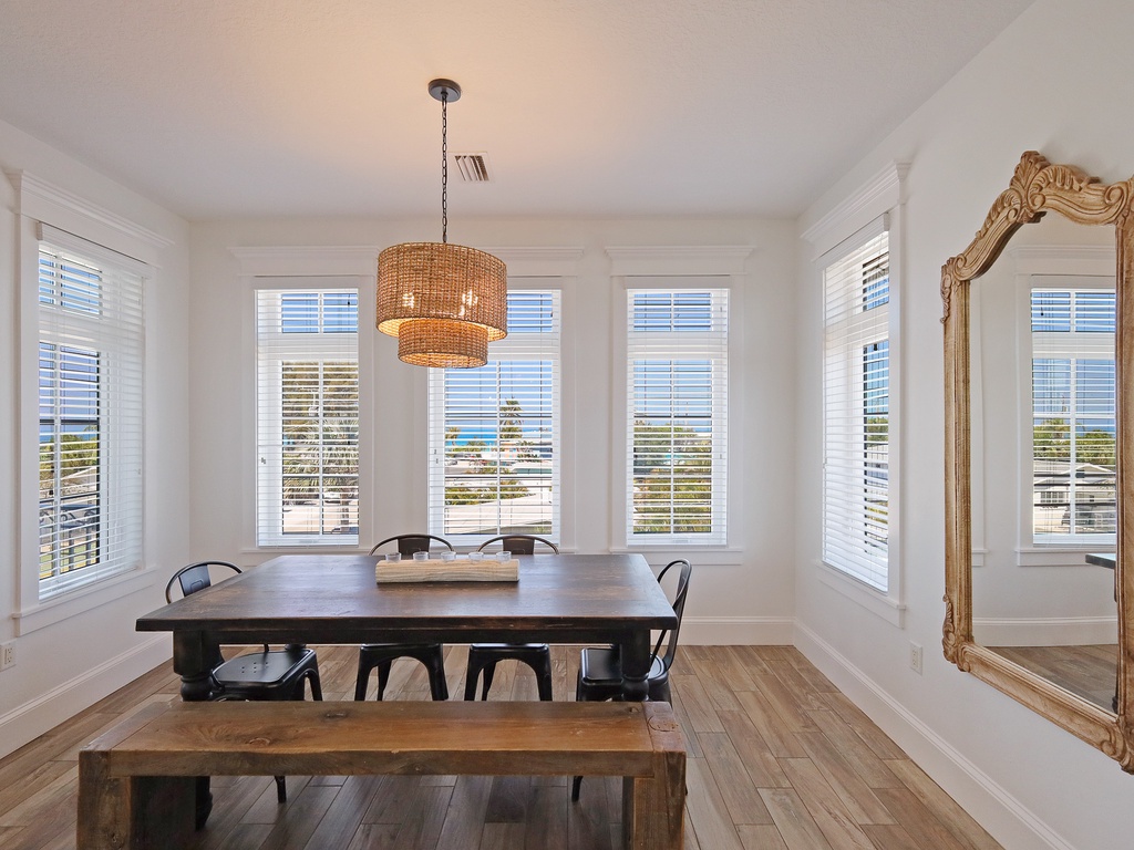 Elegant Indoor Dining Room - AMI Locals