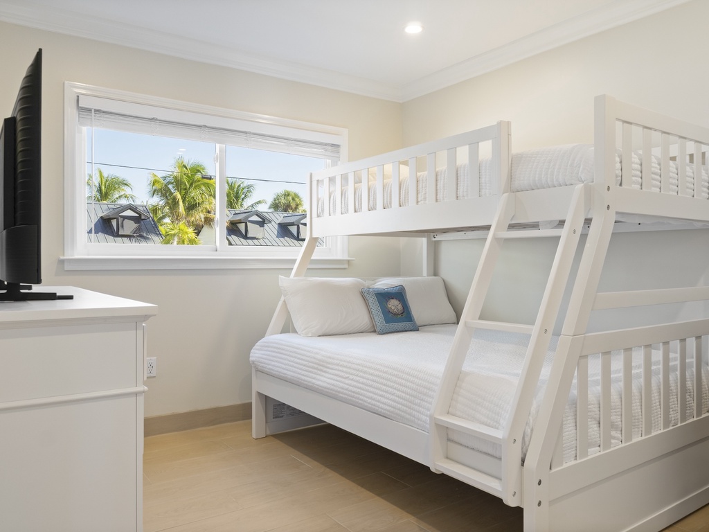 Second Bedroom, Twin-over-Full Bunk Bed