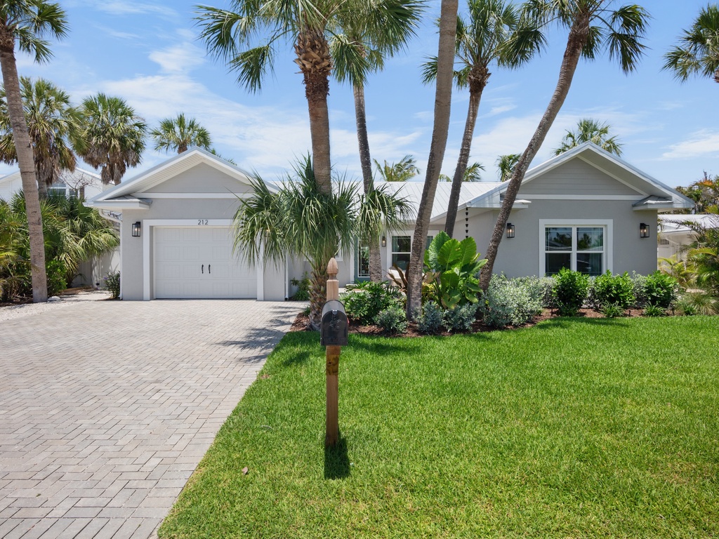 Island Chic by Anna Maria Island Accommodations