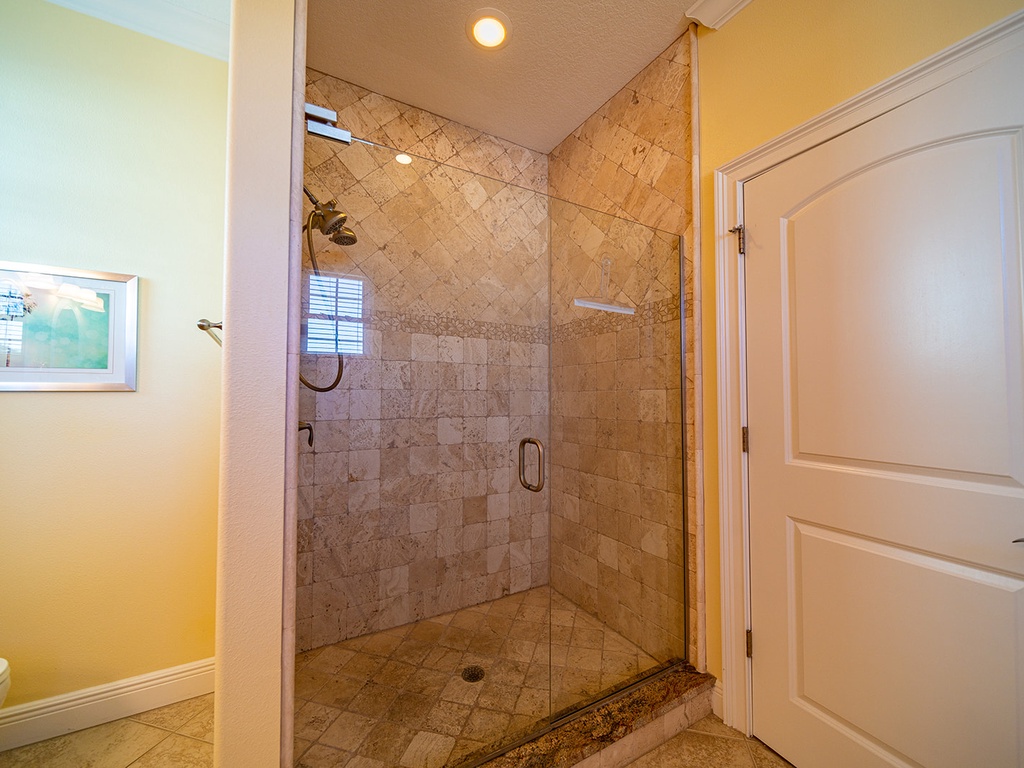Primary En-suite Bathroom