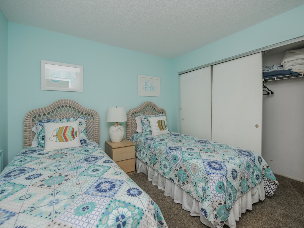 Second Bedroom - Two Twins