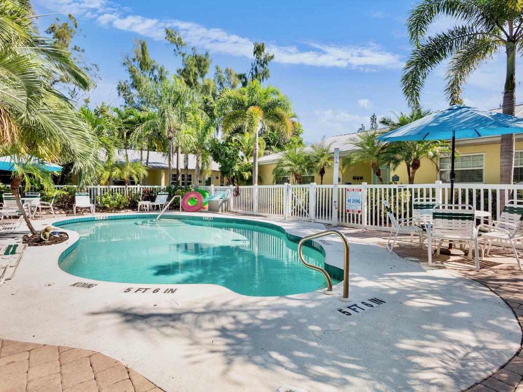 Shared Pool and Seating