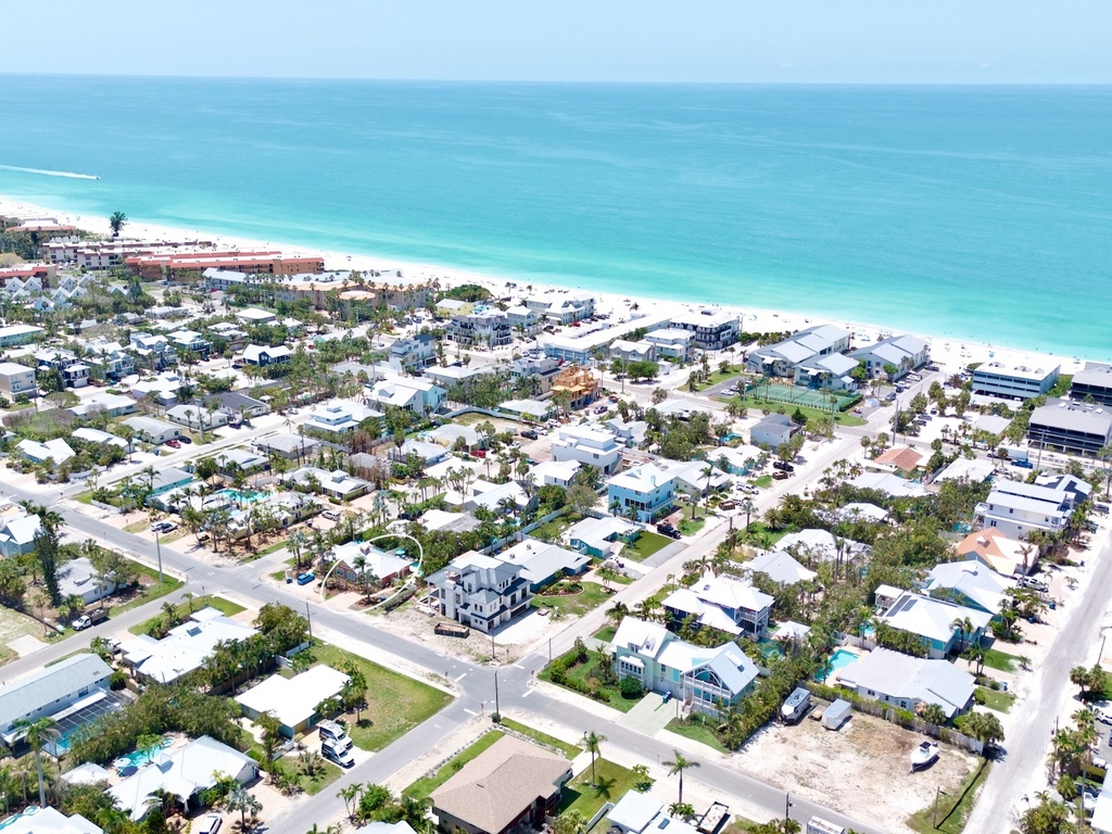 2-minute walk from the beach