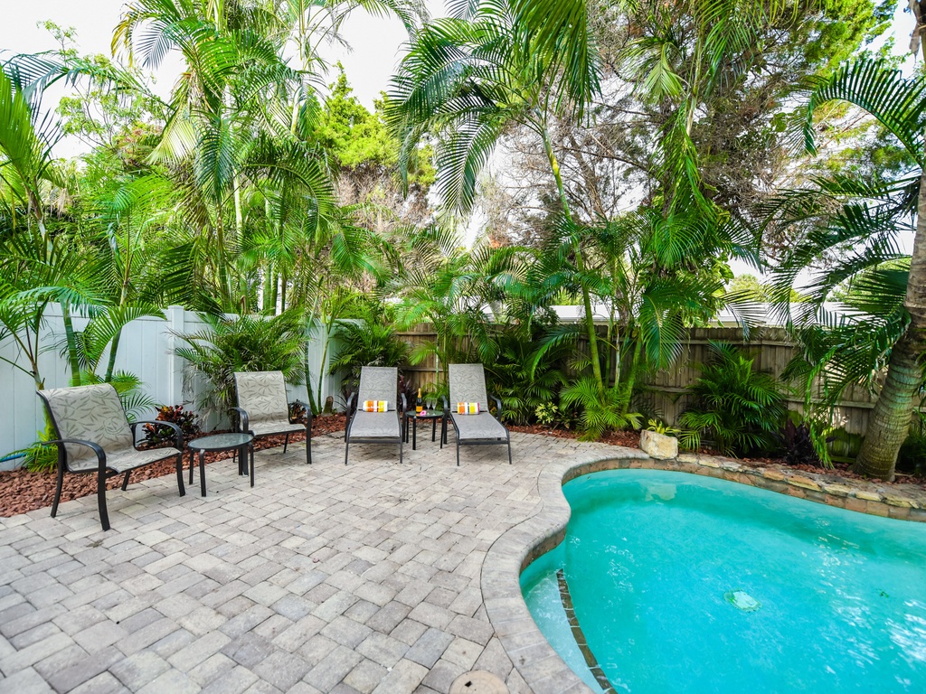Private Pool Lounge Area