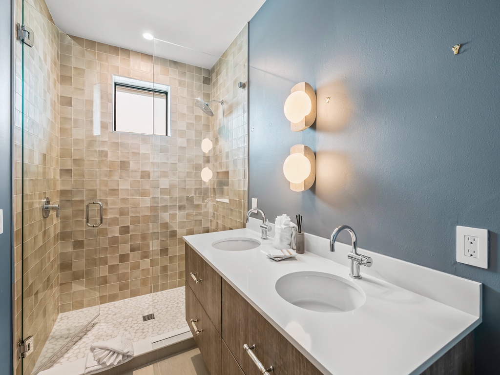 Fifth Bedroom - King