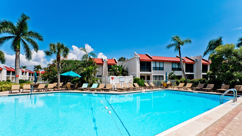 Runaway Bay Unit 273- Anna Maria Vacations