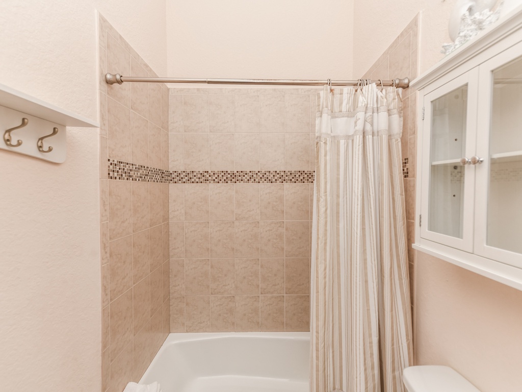 Primary En-suite Bathroom