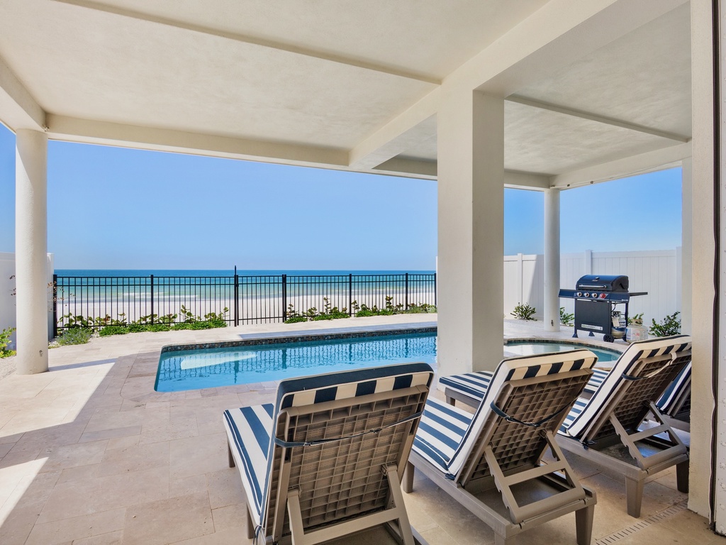 Pool, Spa, and Lounge - Tarpon Lookout by Anna Maria Island Accommodations