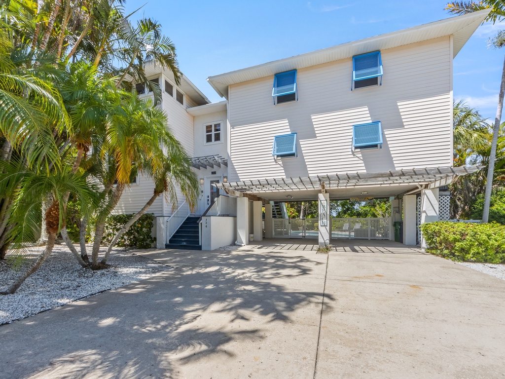 Exterior of Tarpon Pointe