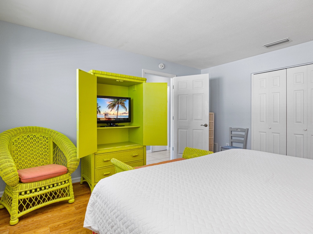 Primary Bedroom, 2nd Floor - King bed