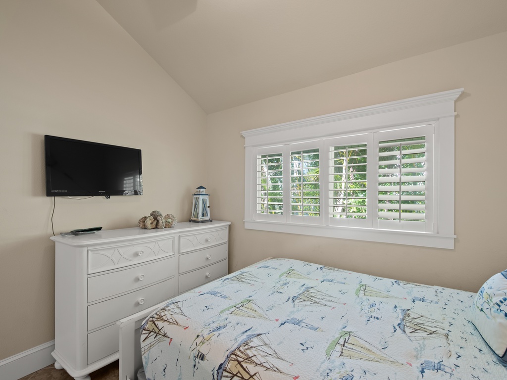 Second Bedroom - Queen