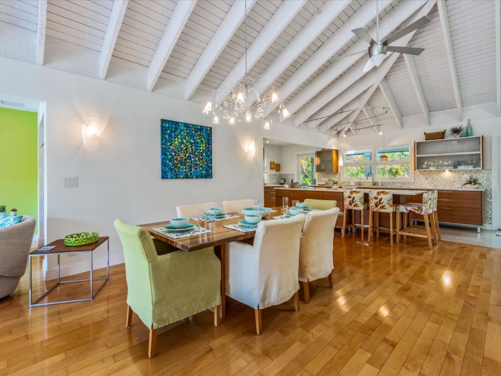 Dining room to Kitchen