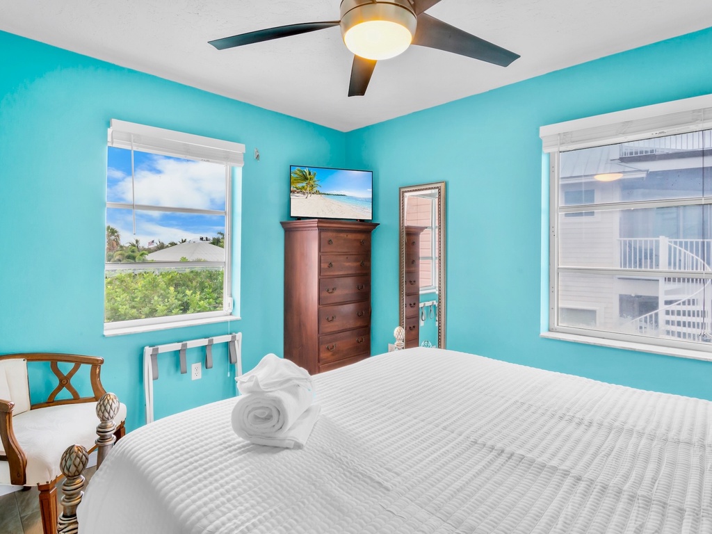 Third Bedroom, Queen