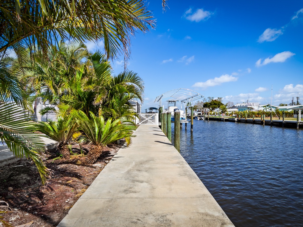 River House Retreat - AMI Locals