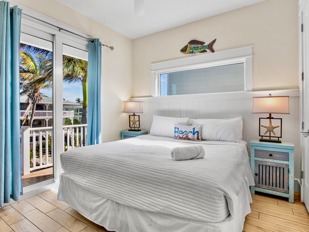 Fifth Bedroom, King bed