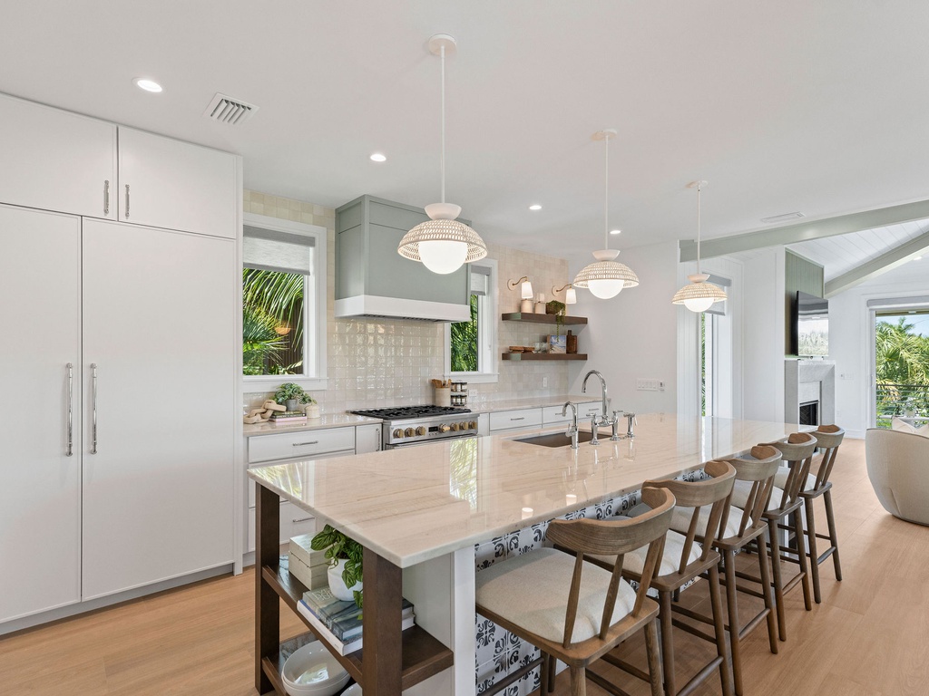 Fully Equipped Kitchen with Island